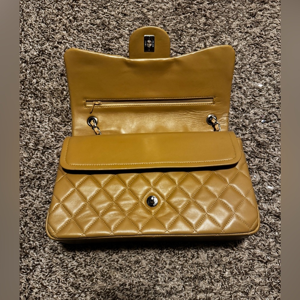 Chic Tan Quilted Leather Shoulder Bag - Picture 8 of 11